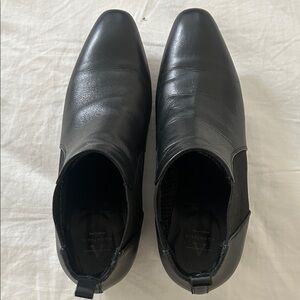 Aquatalia women’s Sleek Black Leather boots.